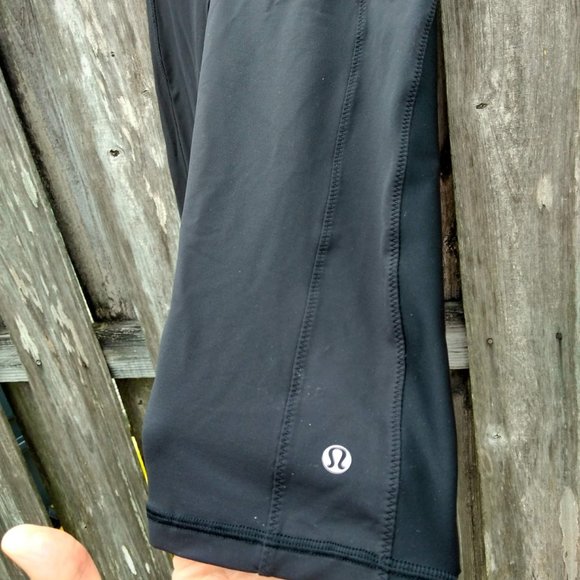 Lululemon black capri leggings 10 - Picture 2 of 6